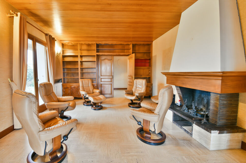 Vente Maison Maison à vendre 10 pièces TONNAY CHARENTE Proche (17)-320 m² habitables-garage- jardin 5 500 m² Tonnay charente