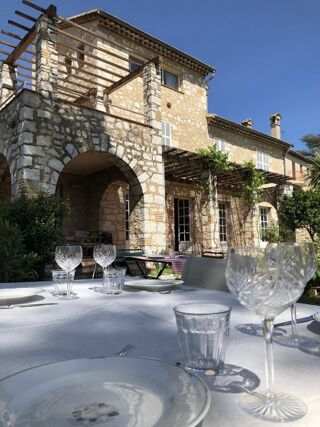  Maison à louer 8 pièces 220 m² Vence