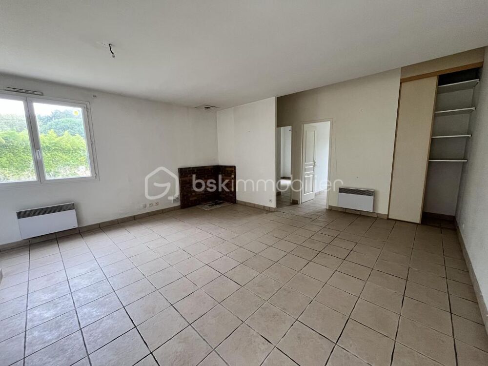 Batisse en pierres avec grange à rénover