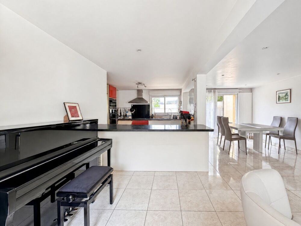 Angers  Maison familiale de 170 m², cinq chambres, Garage et grand jardin sans vis-à-vis