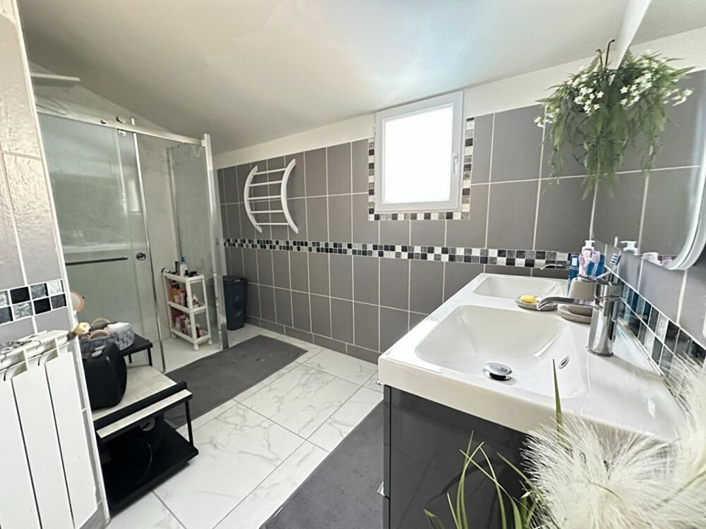 Maison individuelle de plain-pied 120 m² Piscine Quartier recherché Miramas