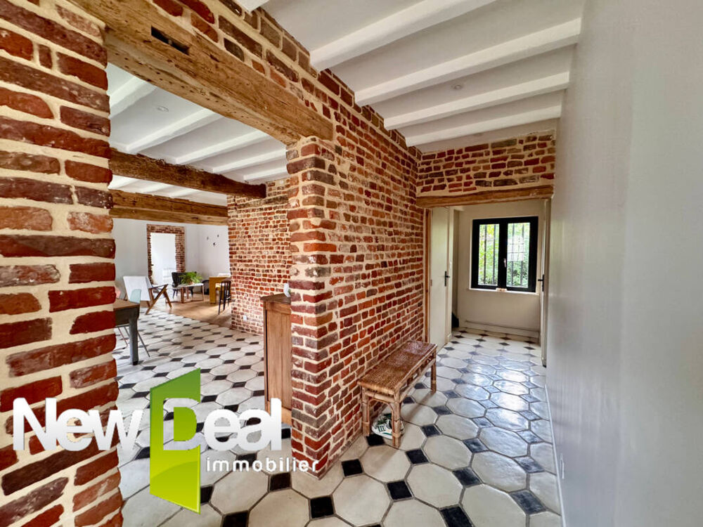 FERME AU CARRE / 3 CHAMBRES + UN BUREAU / 240M2 DE DEPENDANCES/