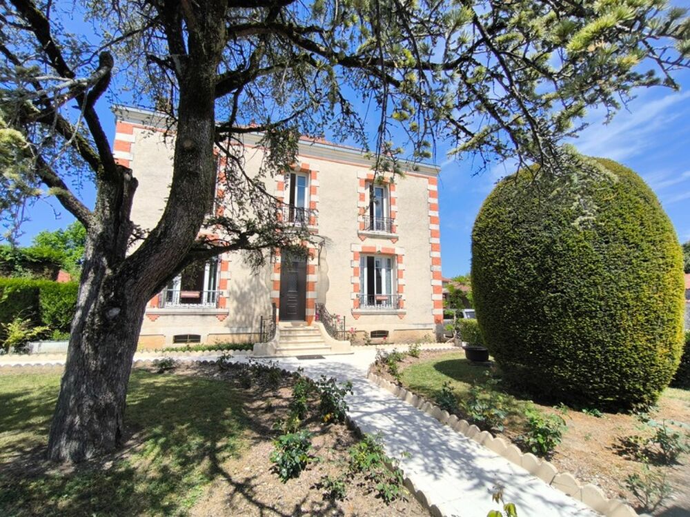 Charme de l'Ancien et volumes Exceptionnels "Maison de Maître à Rénover"