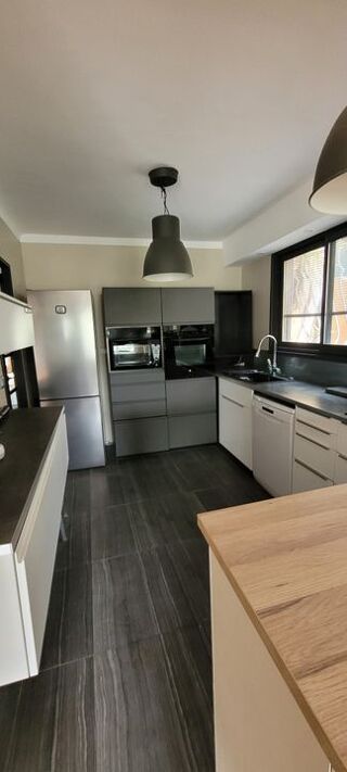  Appartement à louer 3 pièces 90 m²