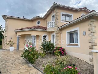  Villa  vendre 11 pices 400 m