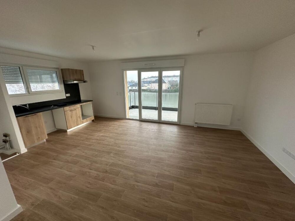 T3 avec balcon et parking à LAVAL