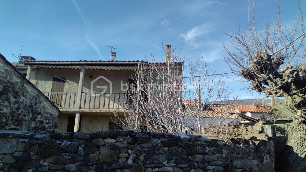 Petit bijou en Provence: Maison T4 au premier étage d'un corps de ferme baigné d'histoire avec confort et piscine!