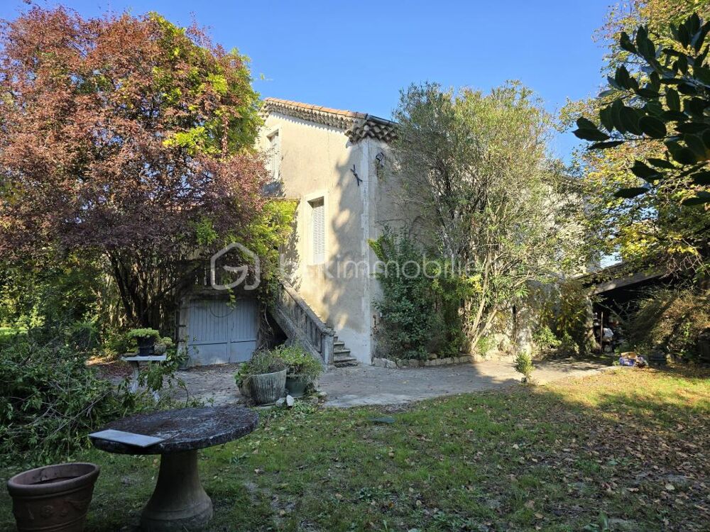 Maison de caractère avec jardin et dépendances  Le Teil