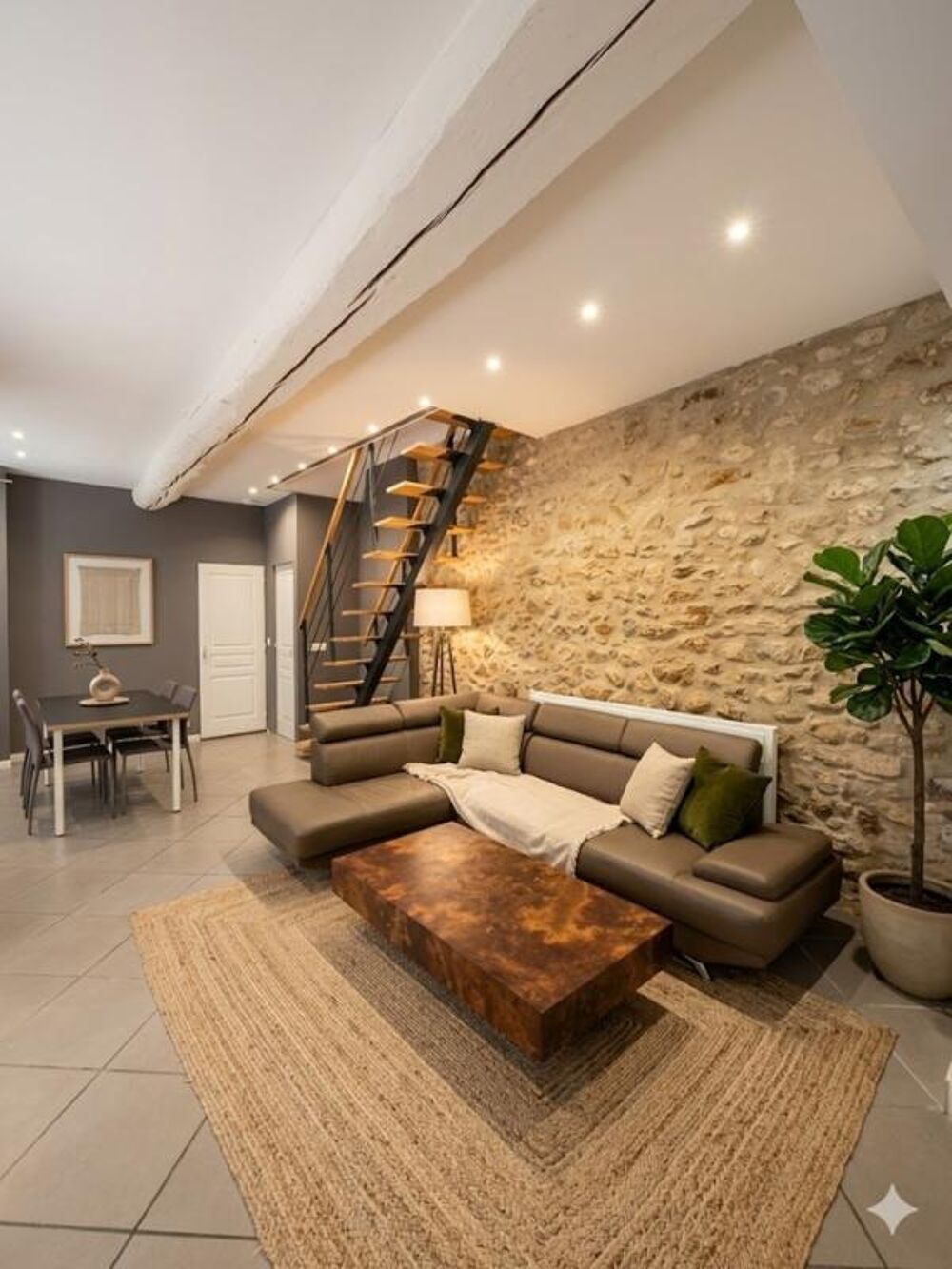 MAISON RÉNOVÉE 120 m² + STUDIO INDÉPENDANT - POSSIBILITÉ TOIT-TERRASSE - PROCHE COMMERCES - 140 000 LUC SUR ORBIEU
