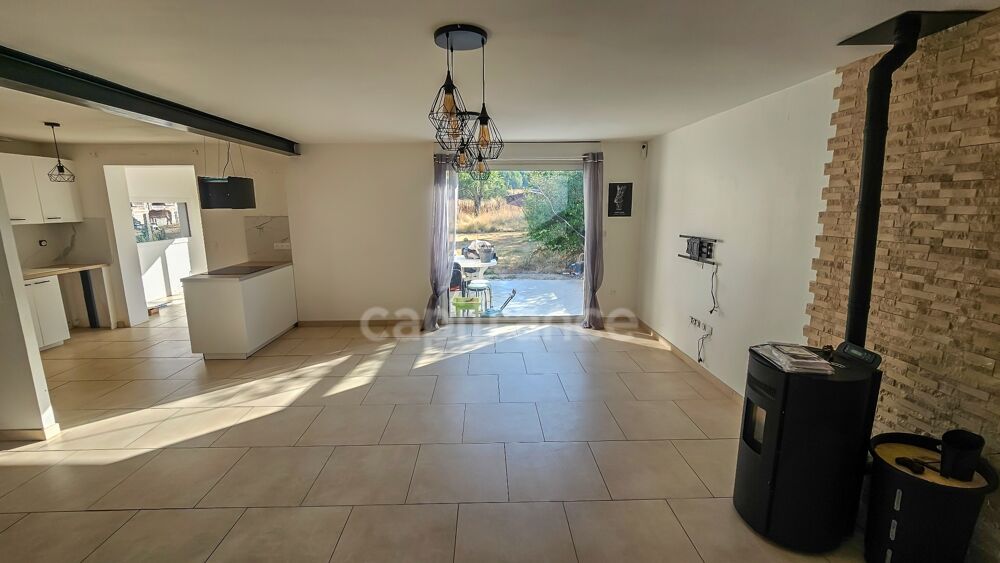 A vendre 6 pièces MORIGNY-CHAMPIGNY (91) maison sur sous-sol total en bon état sur terrain clos de 1961 m²