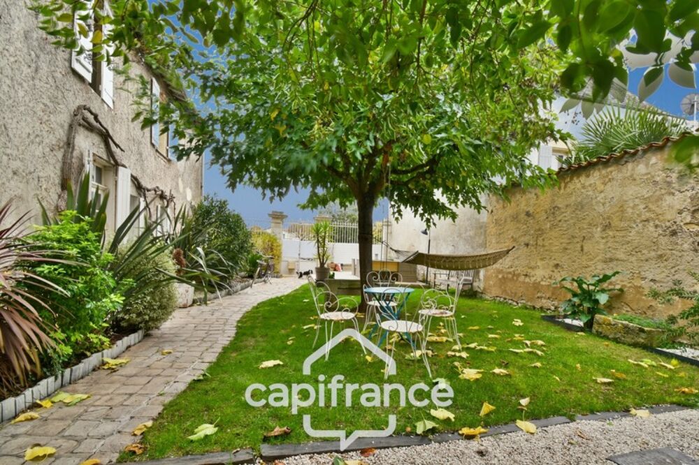 Vente Maison Maison de caractère à vendre, En Charente Maritime (17)centre ville SAINT JEAN D'ANGELY, 7 pièces avec jardin clos Saint jean d angely