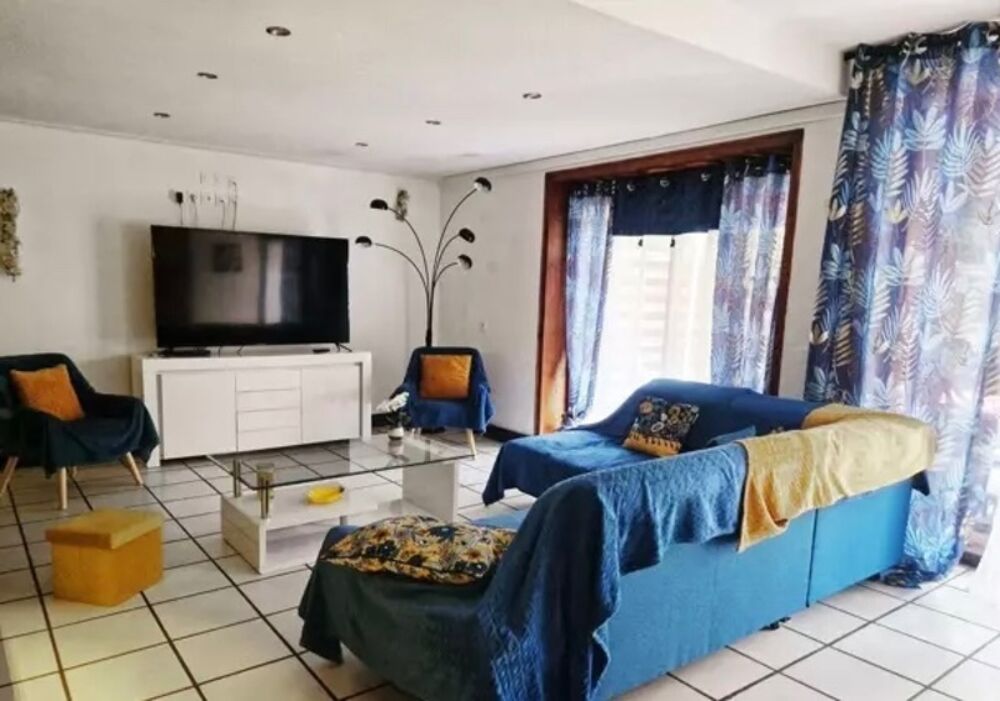 A 5mn d ALBERTVILLE (73) - Bâtisse de 439m2 + Annexes