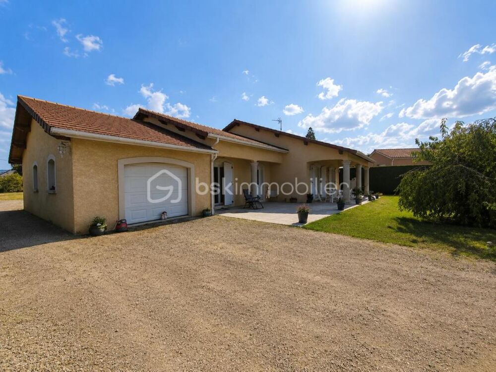 Maison familiale de plain-pied de 170 m² avec 2 830 m² de terrain