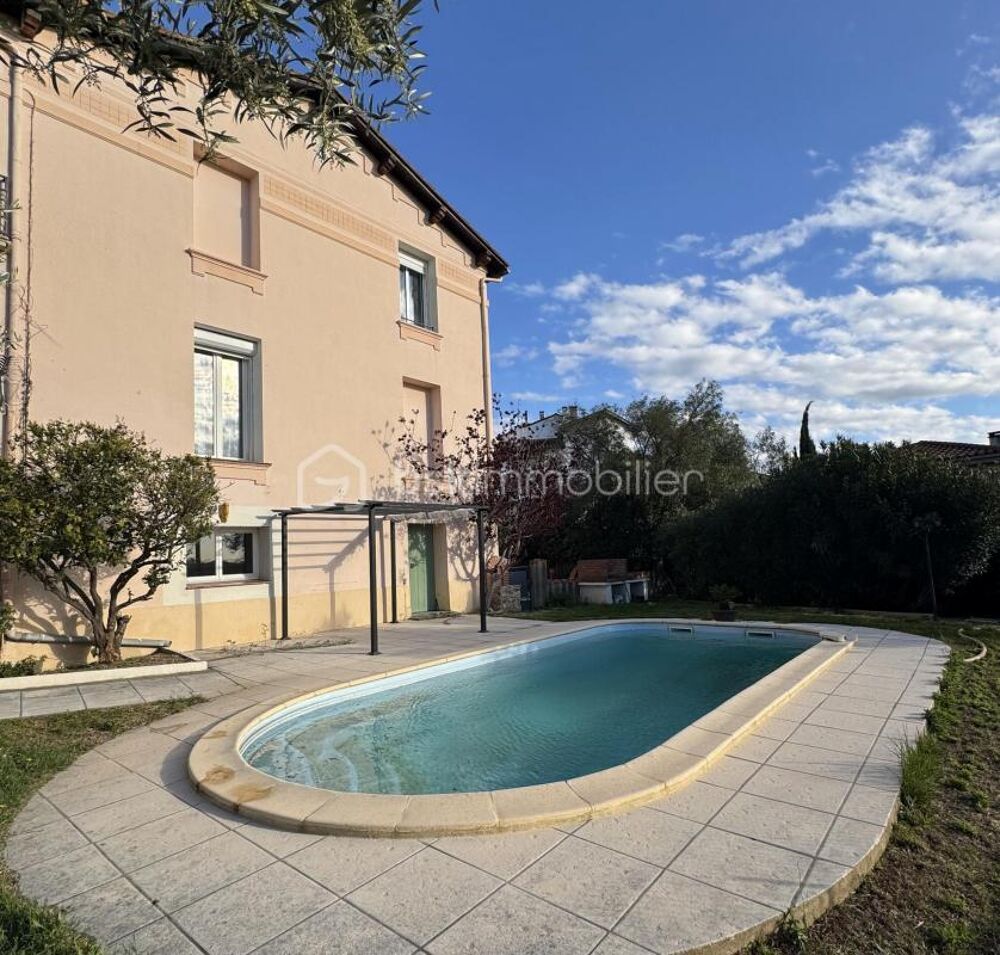 Maison de caractère de 139 m2 avec piscine et vue dégagée. Double potentiel familial ou locatif