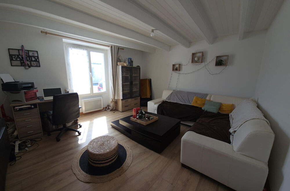 LUCON 85400 PROCHE SUPER U ADORABLE MAISON EN PIERRES RENOVEE/3 CHAMBRES AVEC ANNEXES + JARDIN CLOS
