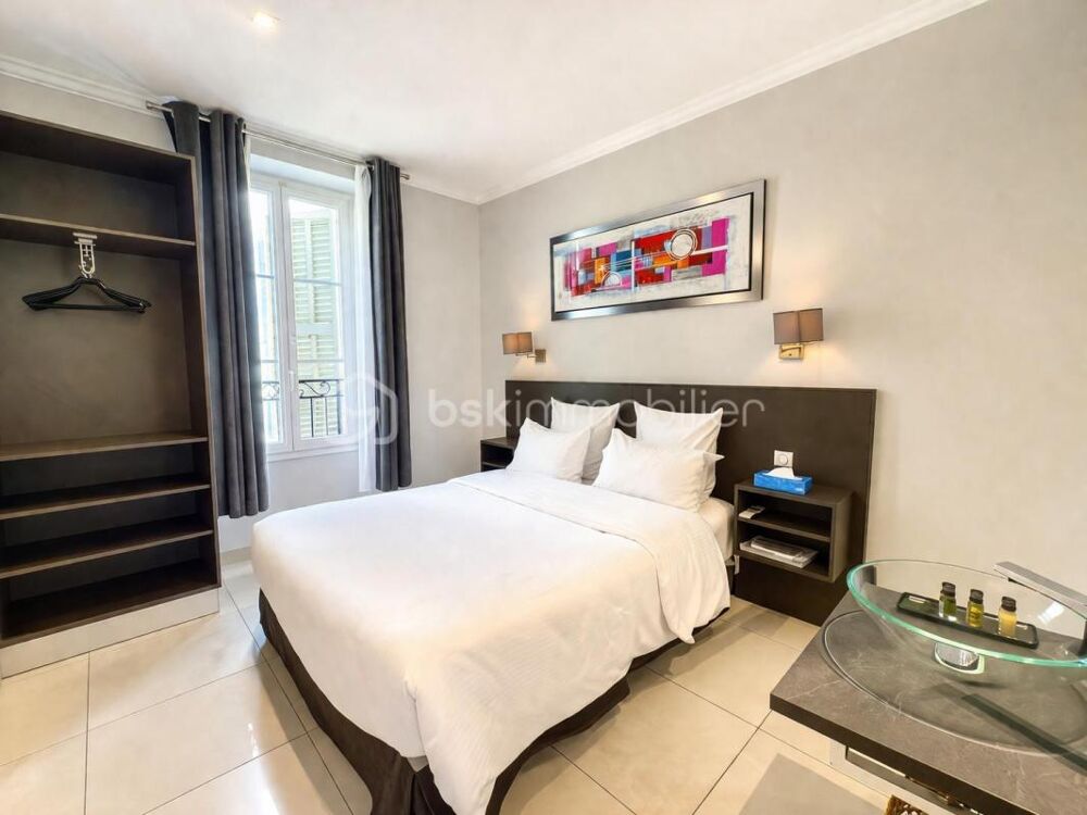 Vente Appartement CANNES CENTRE -  APPARTEMENT 3 PIECES - 68M² - 3 MIN A PIED RUE D'ANTIBES ET RUE HOCHE Cannes