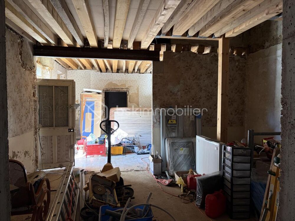 Maison à rénover située dans un environnement calme avec son jardin intimiste !