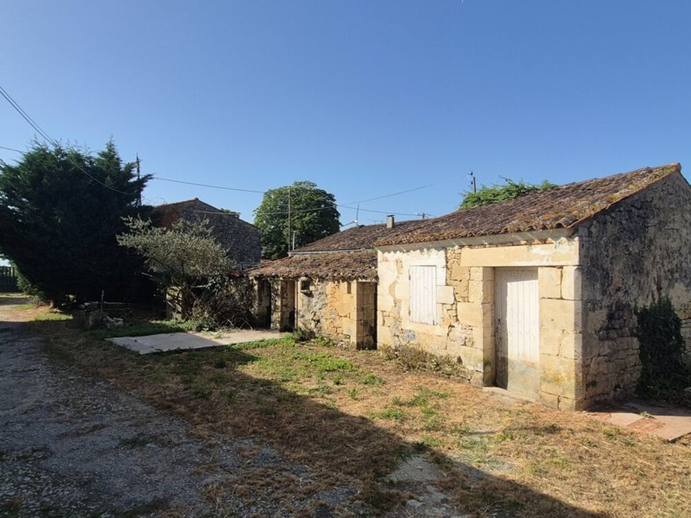 Vente Maison Maison charentaise à rénover avec nombreuses dépendances – Archingeay 17380 Archingeay
