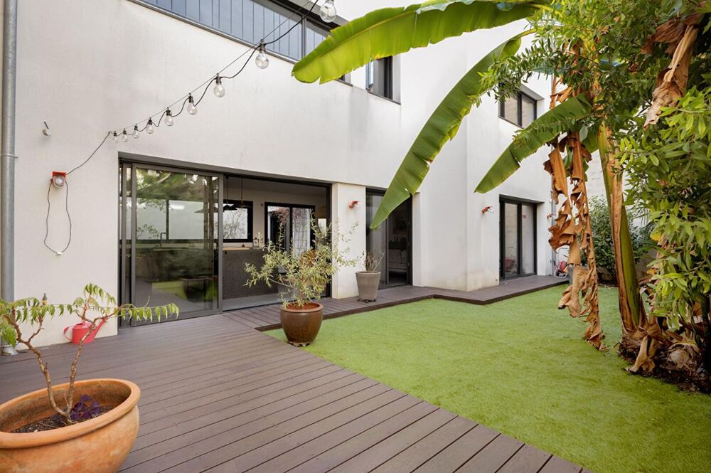 Vente Appartement Bordeaux appartement Rare sur le marché avec 2 box : un lieu de vie unique, entre pierres d'histoire et art de vivre contemporai Bordeaux