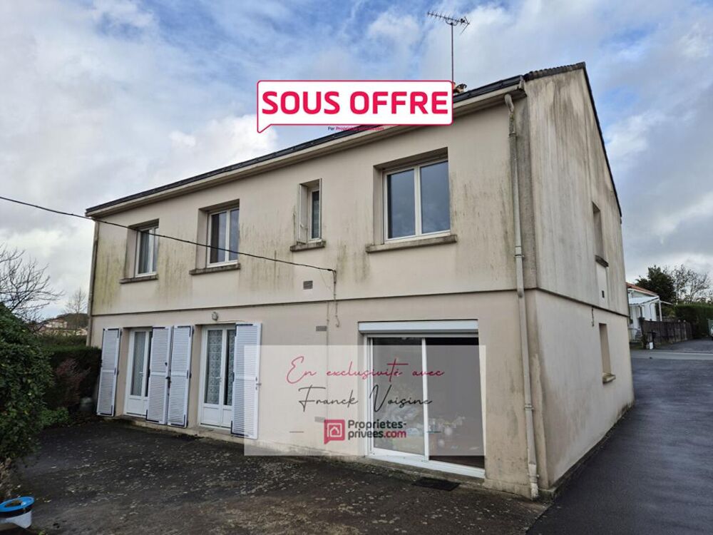 A VENDRE en EXCLUSIVITE aux Herbiers centre ville, maison de 159 m2 avec 4 chambres et 1 bureau sur une parcelle de 835 m2