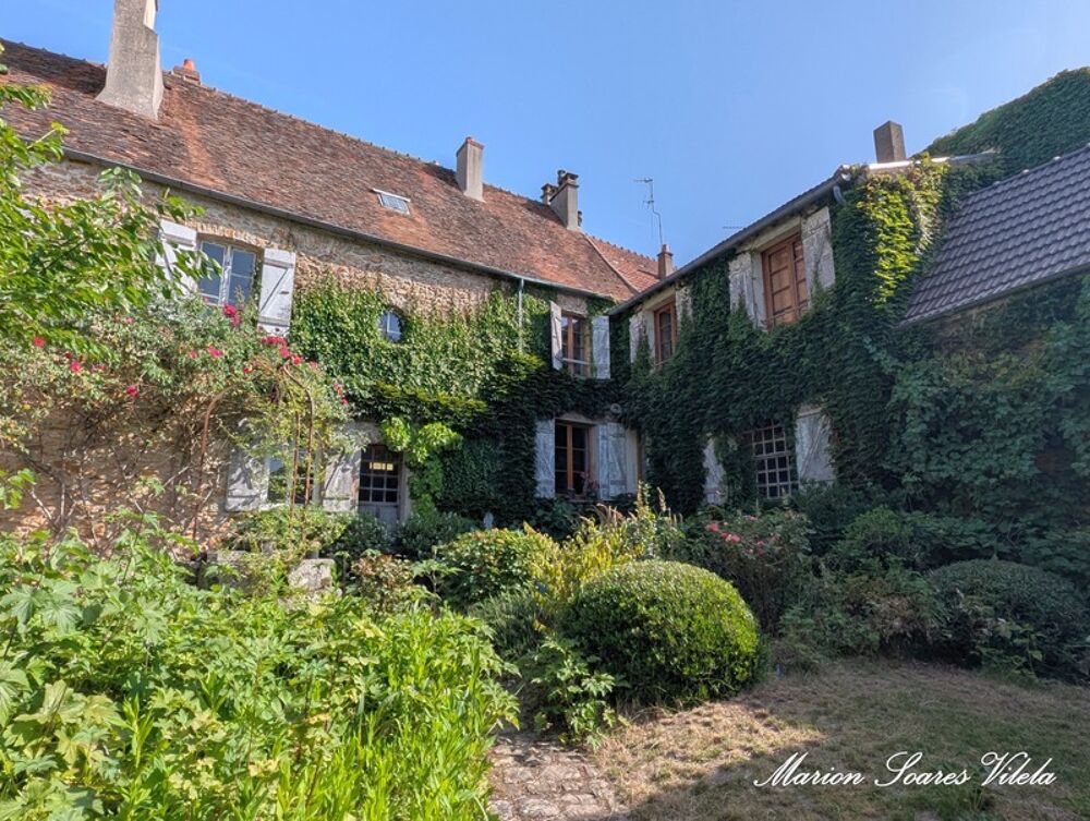 Grande maison de caractère avec jardin intimiste et grange