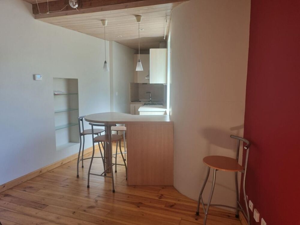 BOULIEU LES ANNONAY 07100 Maison en pierre de 43.63m² répartis sur 3 niveaux avec agencement optimisé et en très bon état génér