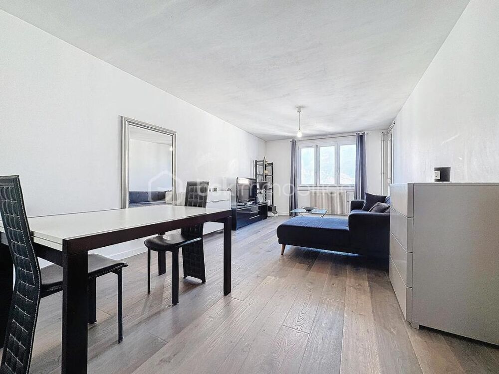 T4 de 83 m² avec balcon 12ème étage sur 14 étages  vue dégagée sans vis-à-vis