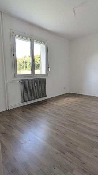  Appartement à louer 3 pièces 65 m²