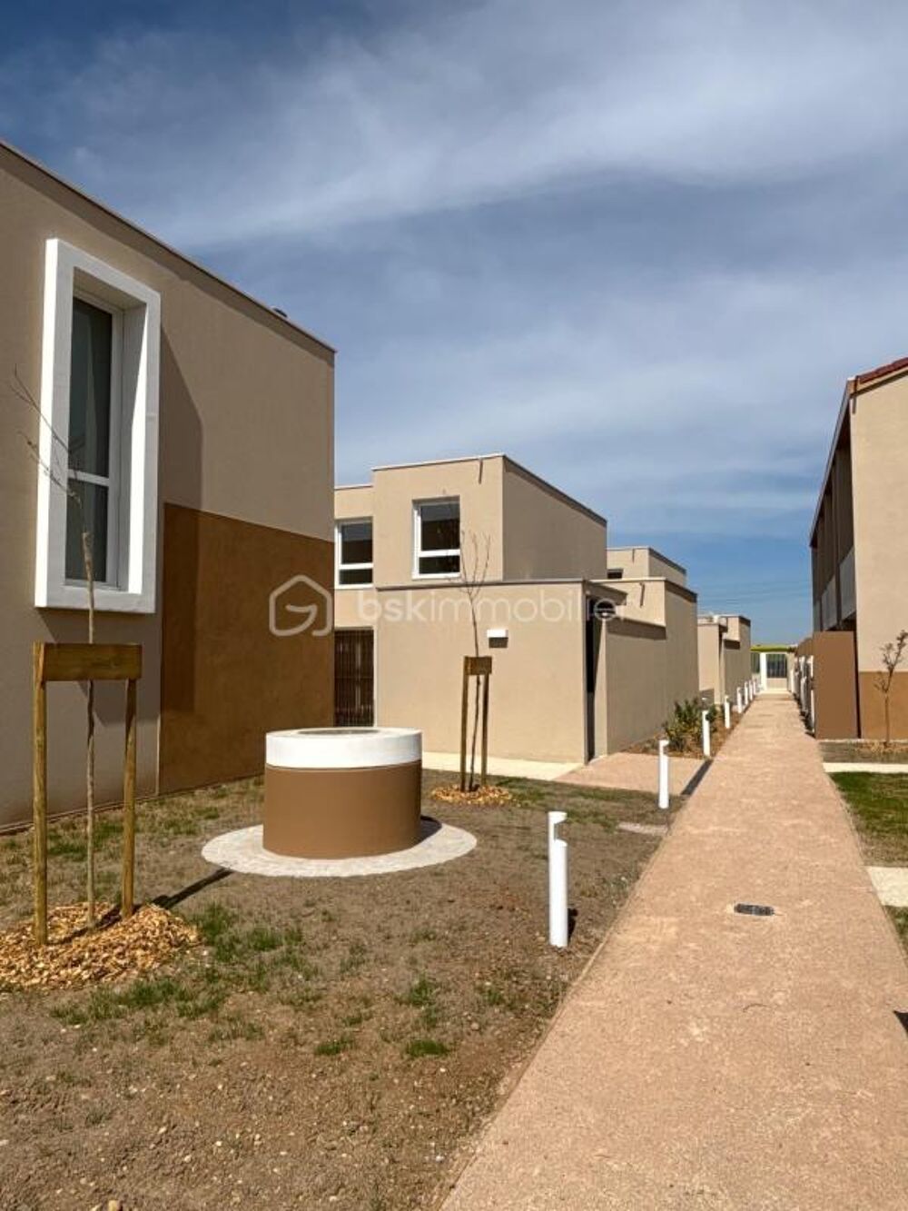 STUDIO AVEC JARDIN ET BOX