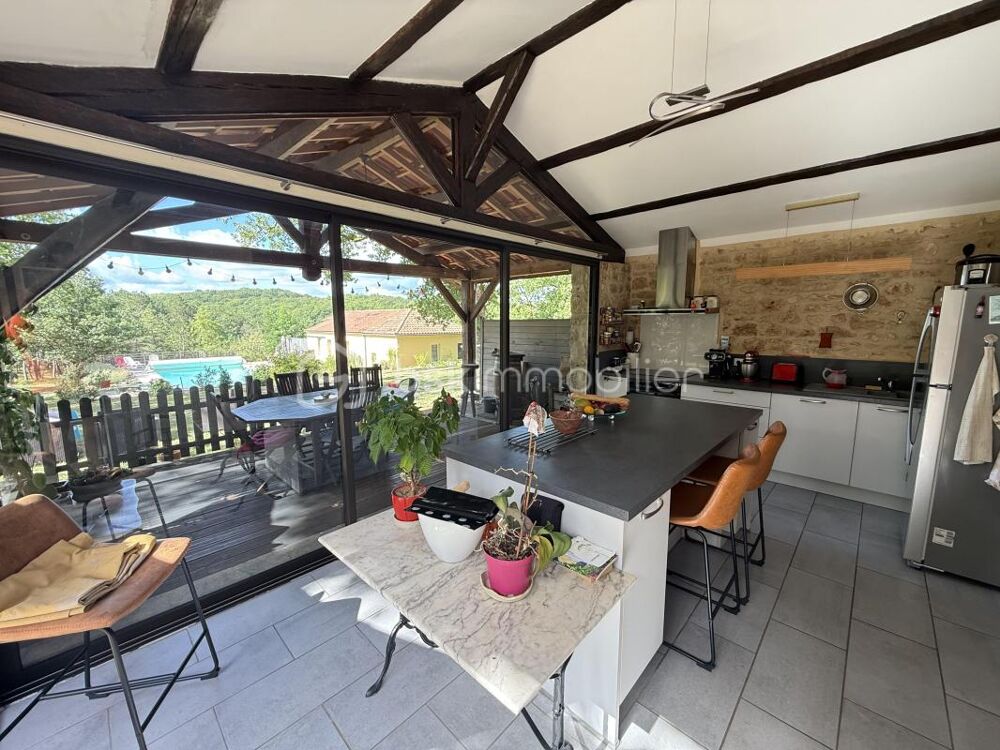 Vente Propriété/Château Propriété d'exception avec gîtes de 8 hectares au cœur du Périgord Noir avec vue sur les bois environnants Paunat