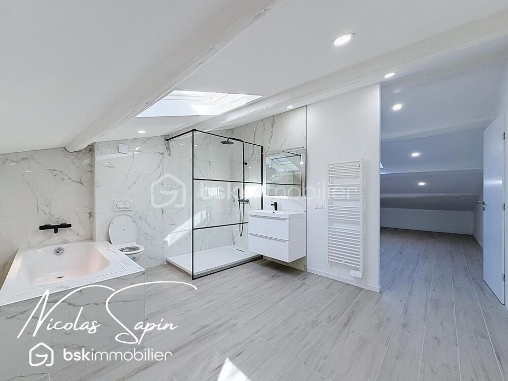 Maison 220m2 5 chambres entièrement rénovée au centre de Varces