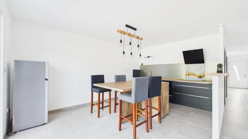 Vente Maison Maison de 4 pièces de 98 m² à Sainte-Soulle Sainte soulle