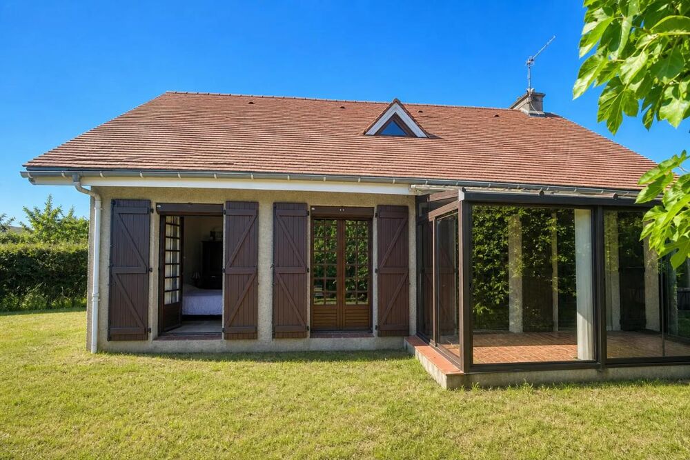 À VENDRE  Maison de 140 m² sans vis-à-vis avec garage et jardin