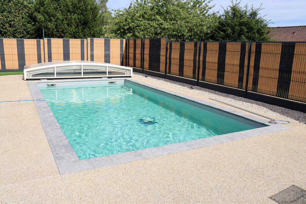SAINT-BÉNIGNE  Villa d'exception avec piscine, vue sur les Monts du Mâconnais et terrain de 4 608 m²