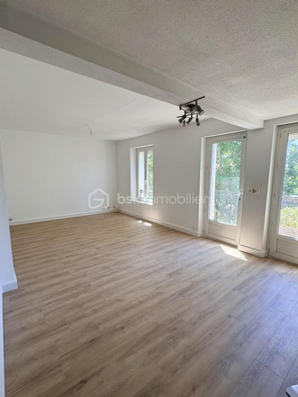 Appartement de type 4 avec une chambre en mezzanine +place de parking + cave quartier sud de la Seyne sur Mer