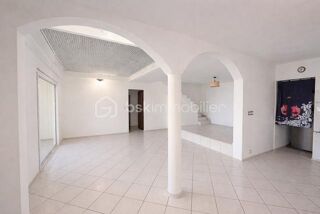  Villa à louer 5 pièces 200 m²