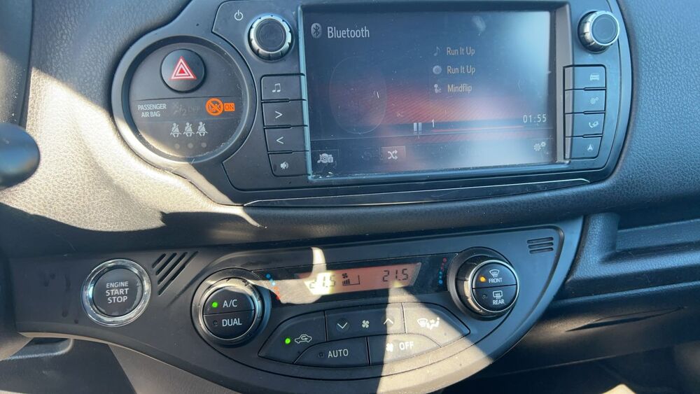 Yaris 1.3 VVT-i 99 Collection - 5 places 2016 occasion 25750 Semondans