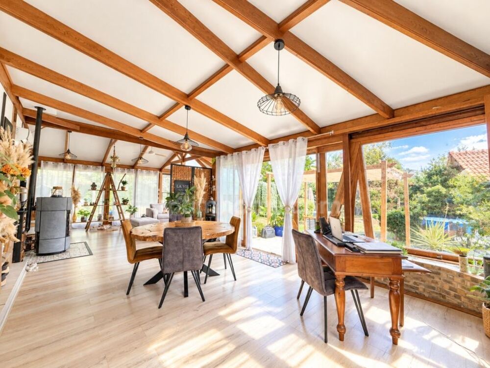 ? CHAMARANDE  COUP DE COEUR pour cette maison atypique 109 M² avec chalet et jardin de 860 m²