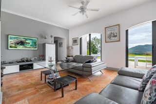  Villa � vendre 8 pi�ces 252 m�