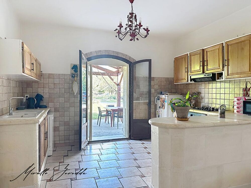 Vente Maison ARLES MAS de 9 pièces  de 202 m²   avec dépendance , garage Arles