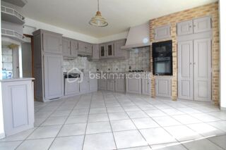  Propriété/château à vendre 10 pièces 200 m²