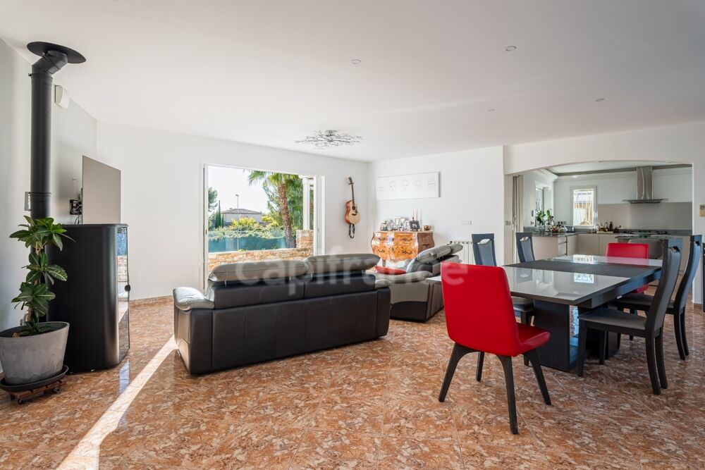 Vente Villa Maison à vendre 5 pièces LA CIOTAT (13) Terrain 3000 M2 Piscine,  Triple garage La ciotat