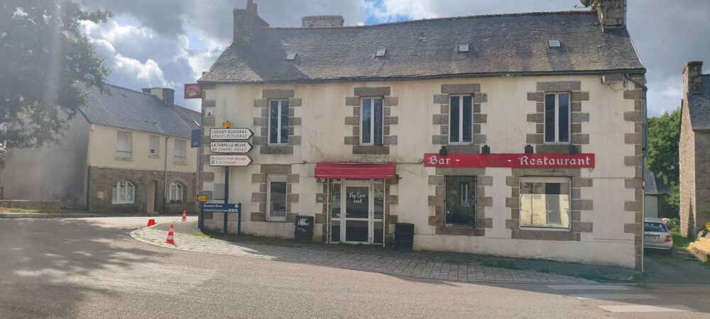 Plougonver, Bien à usage mixte Bar/Restaurant/Appartement T4 + terrain constructible avec hangar et dépendances