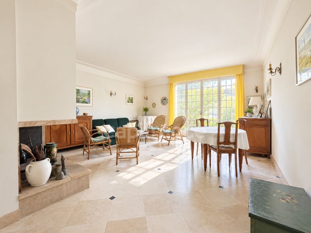 Vente Maison Rare aux Sables-D'olonne : Maison de caractère à rénover, jardin intimiste, garage et dépendances à fort potentiel Les sables d olonne