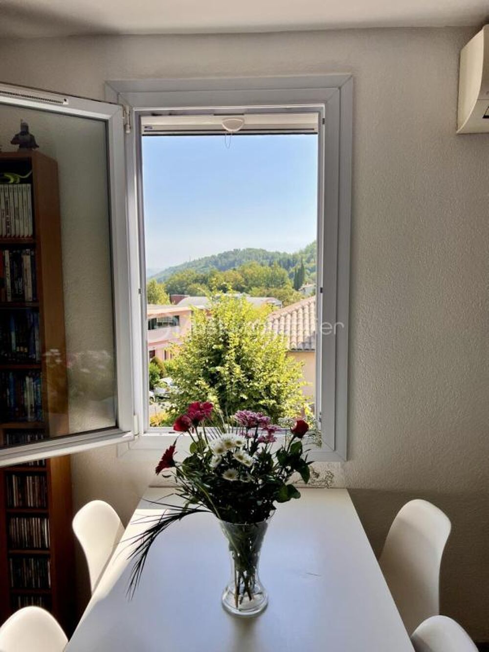 3P- PLACE DES PINS -TOUT A PIED- DERNIER ÉTAGE - BALCON - CALME