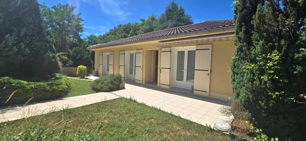Maison type 6, sur sous-sol semi enterré, double garage, sur un terrain de 965 m²