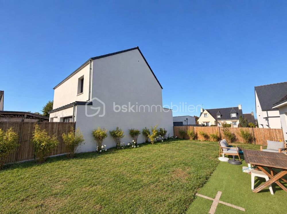 MERIADEC - A deux pas des commerces - Maison de 125 m2 rénovée sur près de 500 m2 de terrain - 4 chambres