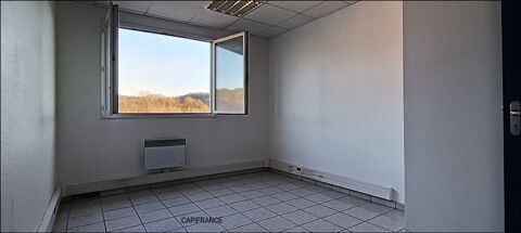 DIGNE LES BAINS (04) Location local/bureau 83 m&sup2; avec 20 places de stationnement 880 04000 Digne les bains