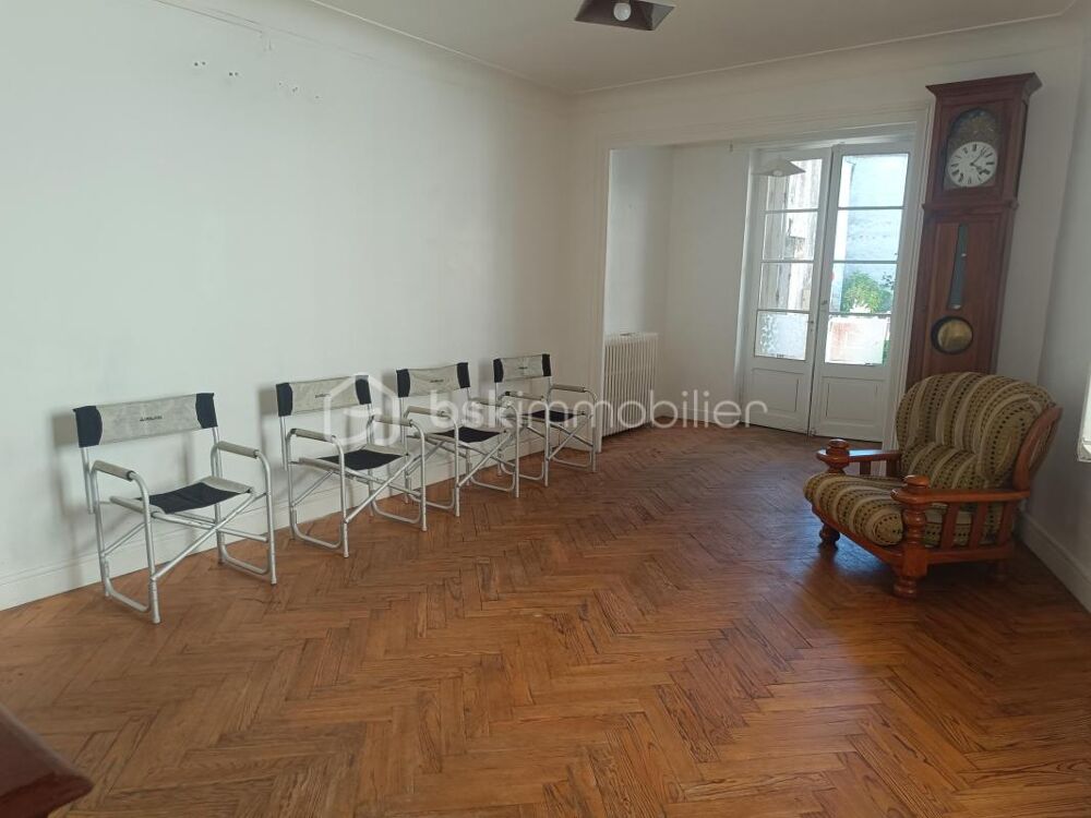 Vente Immeuble Maison de caractère de 245 m² avec toit-terrasse, garage et local commercial – Saint-Christoly-de-Blaye Saint christoly de blaye