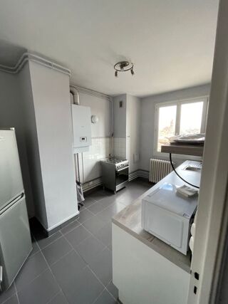 Appartement à louer 2 pièces 65 m²